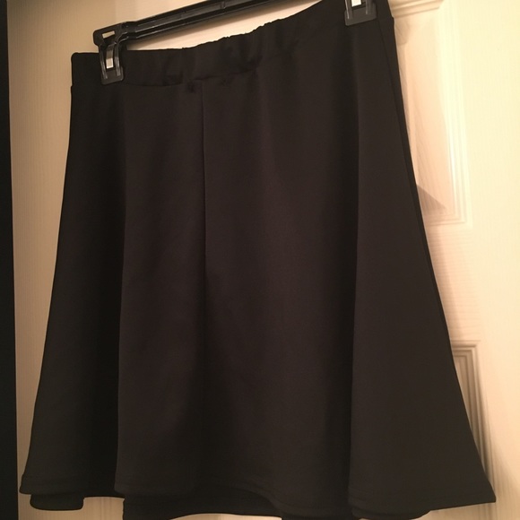 Boohoo Pop Skater Skirt - Picture 2 of 4